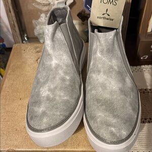 TOMS Gray High-Top Slip-On Sneakers